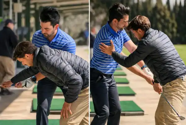 Profesor de golf corrigiendo la postura de un alumno en el driving range de La Roca Golf, Barcelona