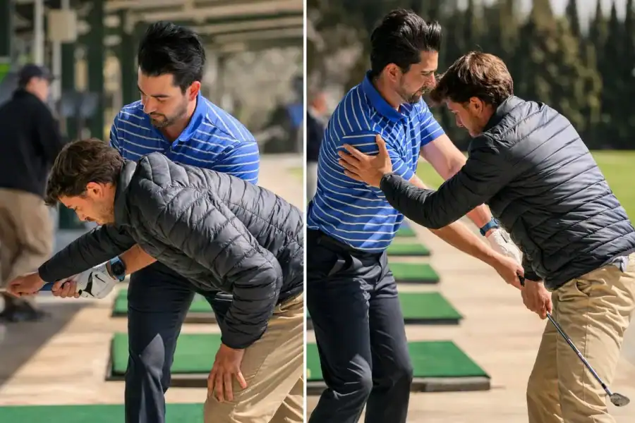 Profesor de golf corrigiendo la postura de un alumno en el driving range de La Roca Golf, Barcelona